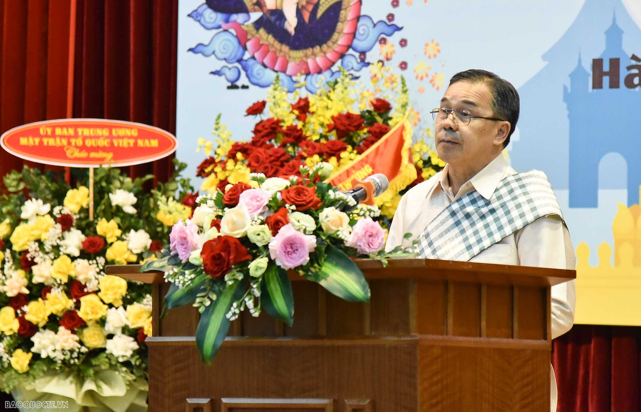 Lễ buộc chỉ cổ tay dịp Tết cổ truyền Bunpimay Lào tại Hà Nội Thúc đẩy quan hệ hữu nghị vĩ đại, đoàn kết đặc biệt nhân dịp Tết cổ truyền Bunpimay Lào