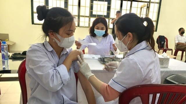 Covid-19: Số ca mắc mới cả nước cao nhất hơn 4 tháng; Hà Nội công bố 10 điểm tiêm vaccine, sắp tiếp nhận 10 triệu liều AstraZeneca