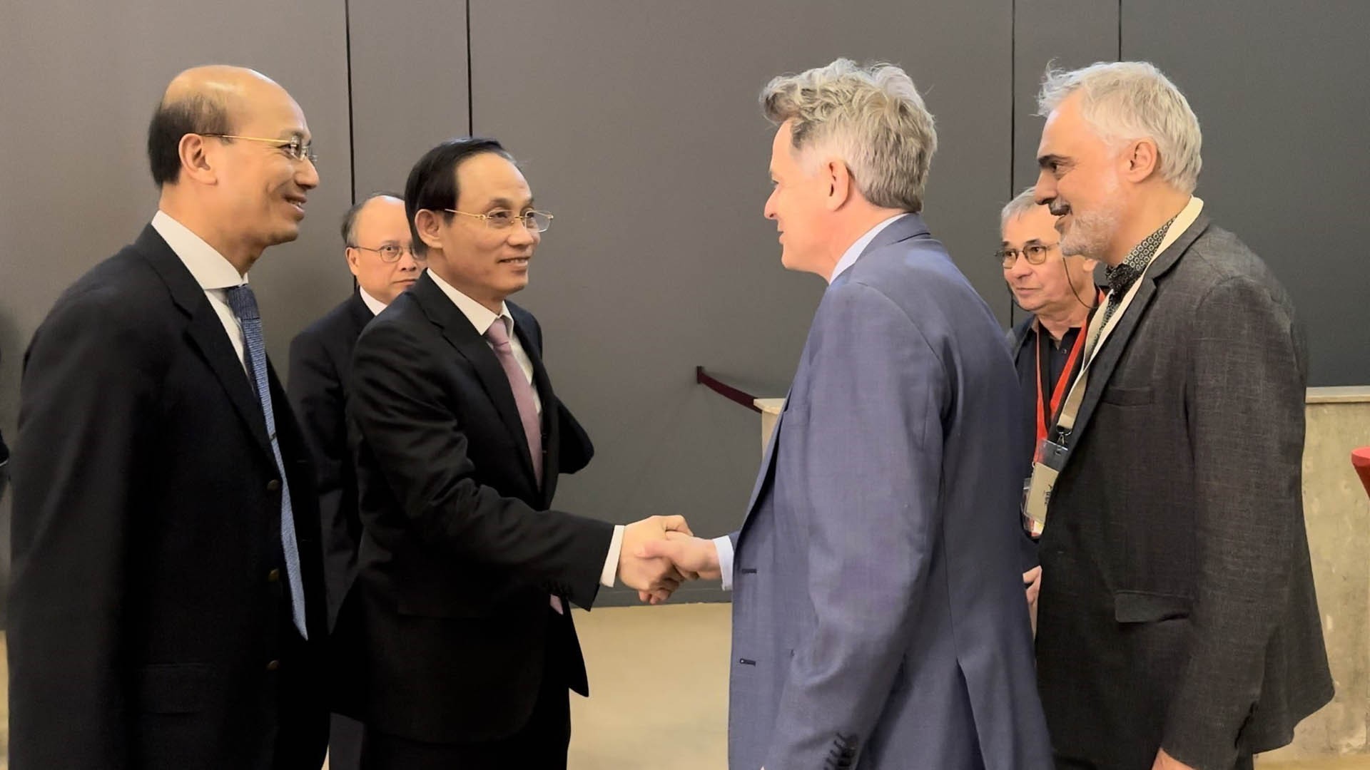 Đoàn đại biểu Đảng Cộng sản Việt Nam dự Đại hội 39 Đảng Cộng sản Pháp