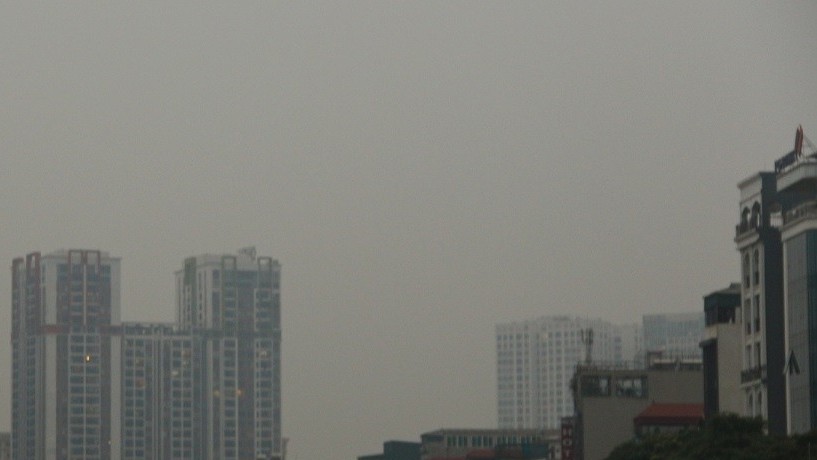 Dự báo thời tiết đêm nay và ngày mai (12-13/4): Hà Nội, Đông Bắc Bộ đêm và sáng mưa nhỏ, mưa phùn, sương mù; Tây Bắc, Nam Bộ có nắng nóng