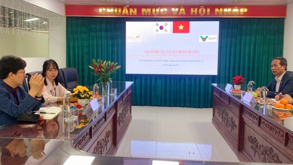 Giám đốc Quỹ Giao lưu quốc tế Hàn Quốc KF thăm và làm việc với Trường Đại học Trưng Vương