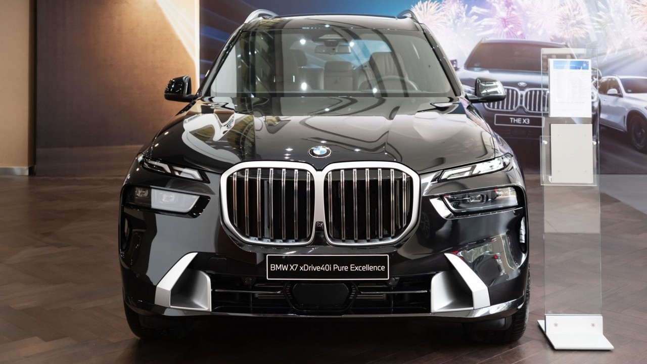Cận cảnh BMW X7 2023, giá từ 6,2 tỷ đồng