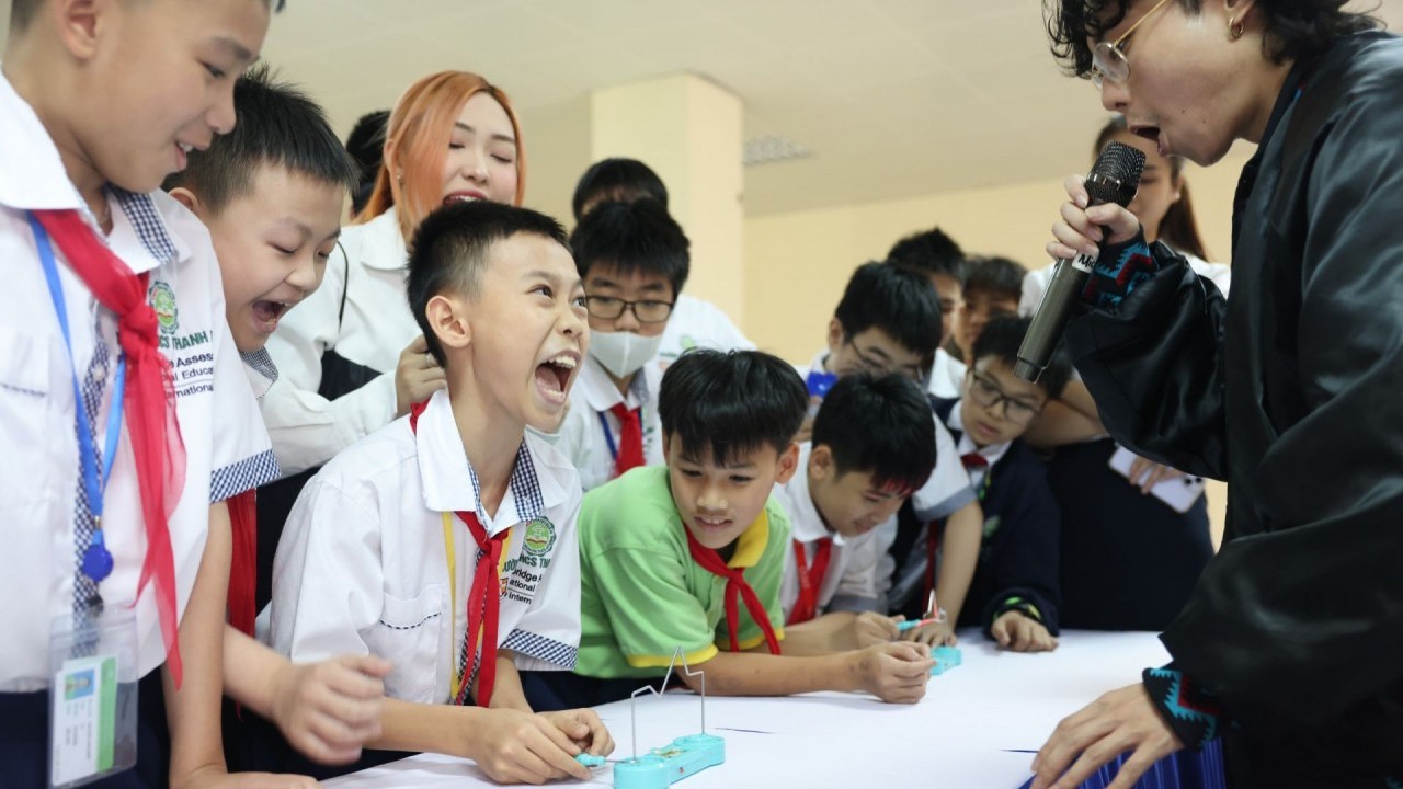 Khởi động Cuộc thi Solve for Tomorrow - sân chơi sáng tạo thường niên cho học sinh THCS, THPT