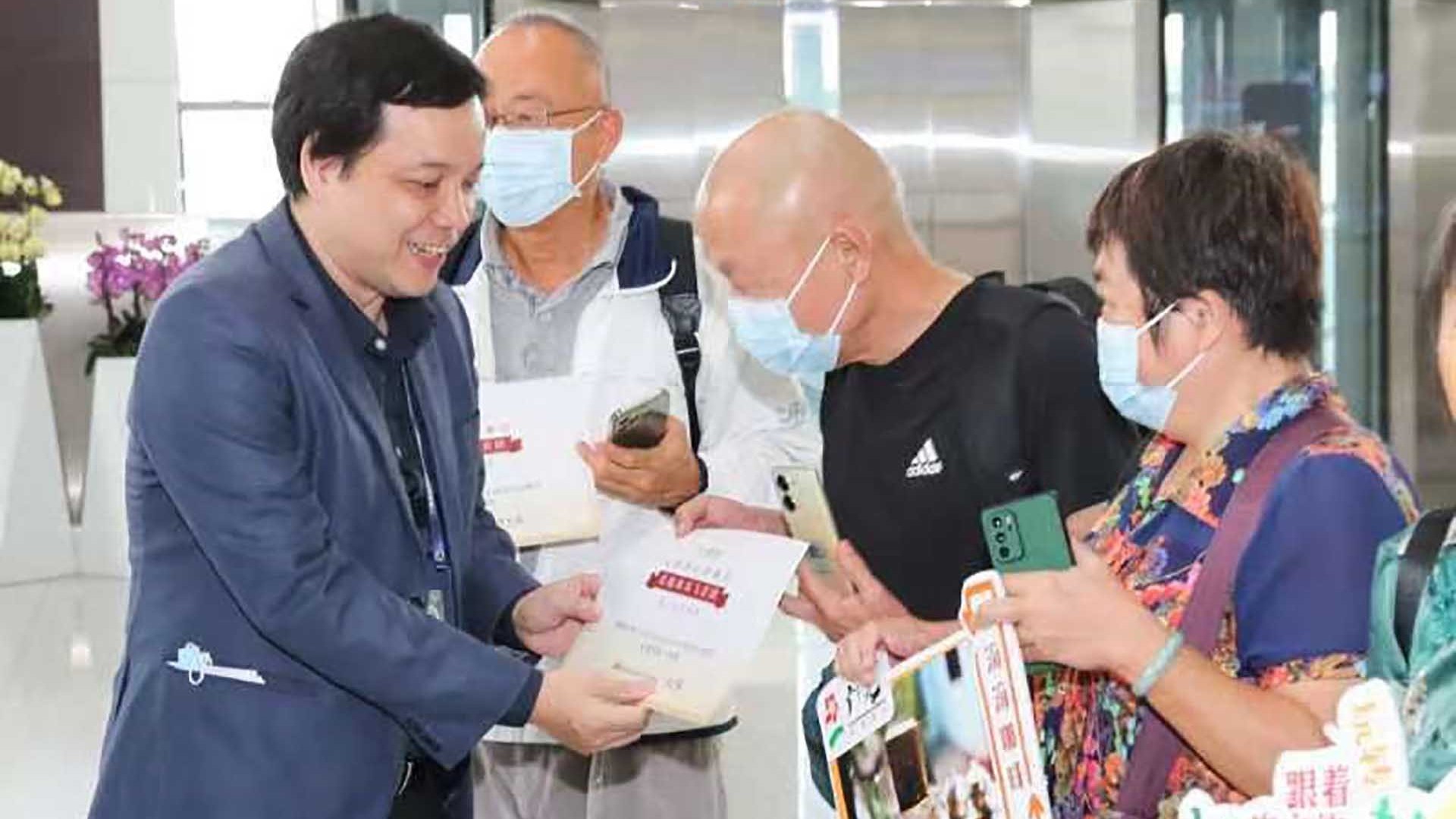 Đoàn khách du lịch Quảng Đông, Trung Quốc đầu tiên đến TP. Hồ Chí Minh sau đại dịch Covid-19