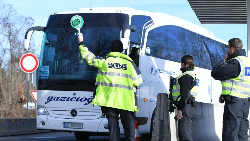 Lý do Đức tiếp tục áp dụng lệnh kiểm soát biên giới với Áo, Đan Mạch có động thái ngược lại