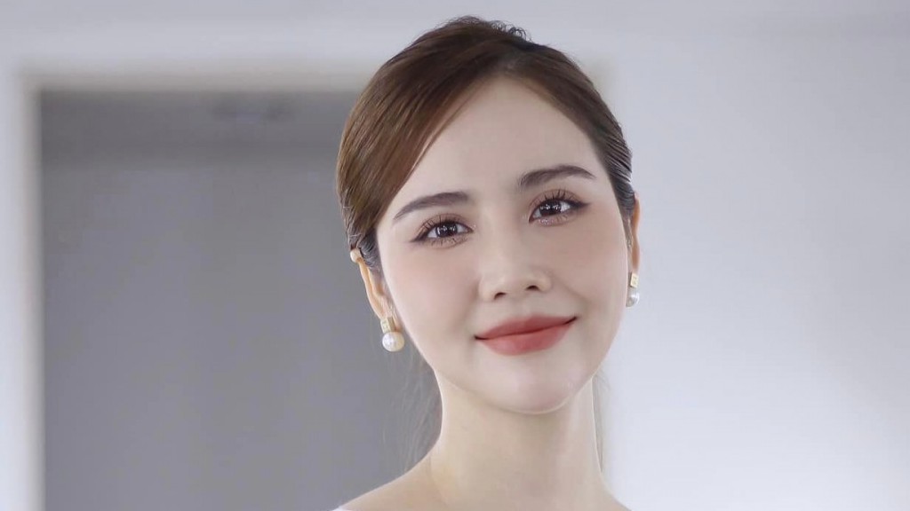 Sao Việt: Vân Hugo theo trend 'thần tiên tỷ tỷ' Lưu Diệc Phi; Phan Minh Huyền đẹp xuất thần khi làm MC