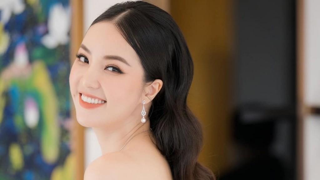 Nhan sắc 'cực phẩm' của Á hậu Thụy Vân sau 15 năm đăng quang