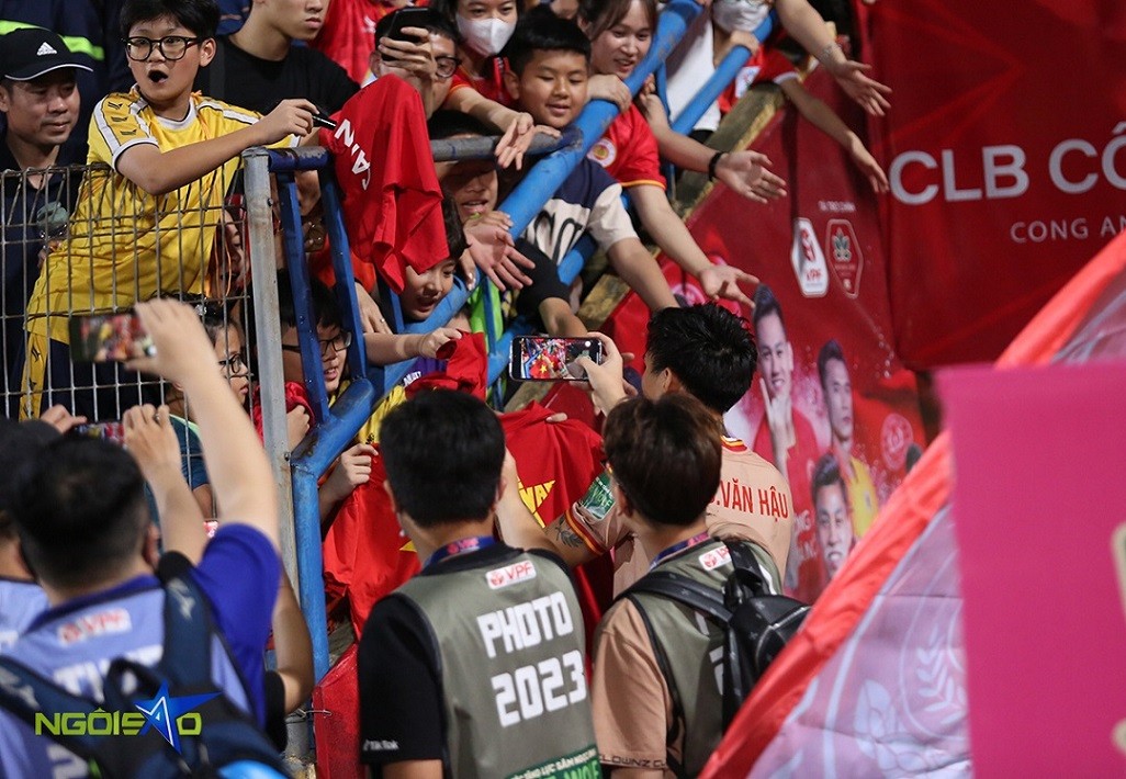 V-League 2023: Những hình ảnh các cầu thủ CLB Công an Hà Nội mừng chiến thắng đậm trước đội Nam Định V-League 2023: Những hình ảnh các cầu thủ CLB Công an Hà Nội mừng chiến thắng đậm trước đội Nam Định