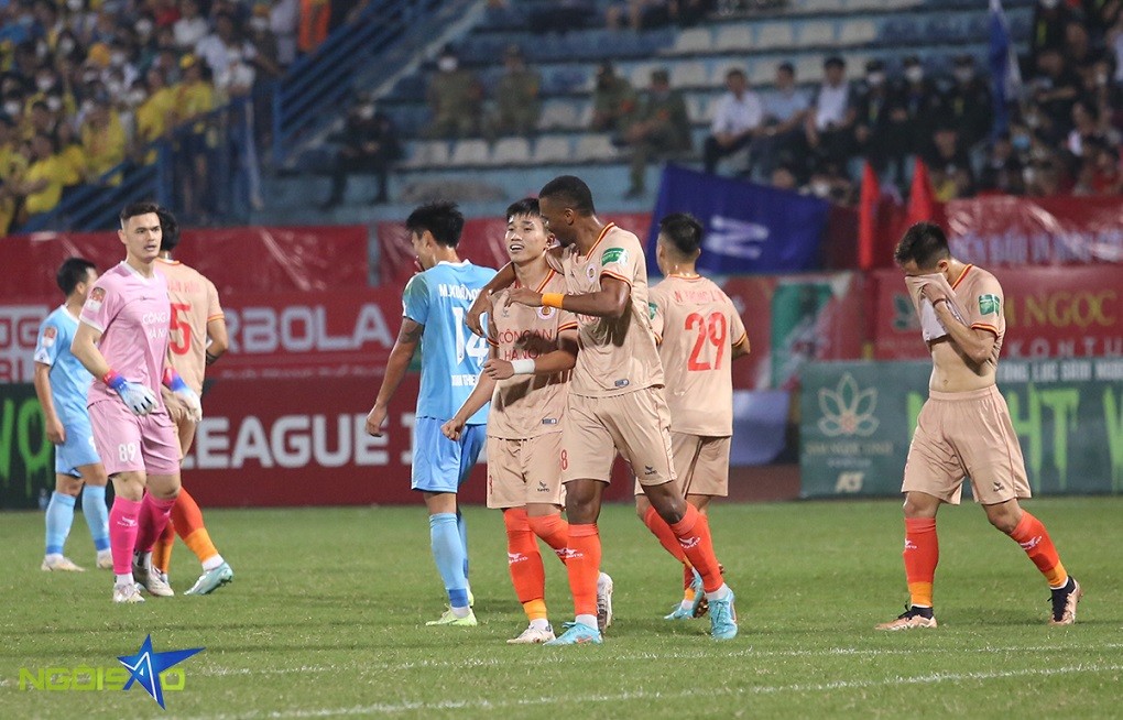 V-League 2023: Những hình ảnh các cầu thủ CLB Công an Hà Nội mừng chiến thắng đậm trước đội Nam Định V-League 2023: Những hình ảnh các cầu thủ CLB Công an Hà Nội mừng chiến thắng đậm trước đội Nam Định