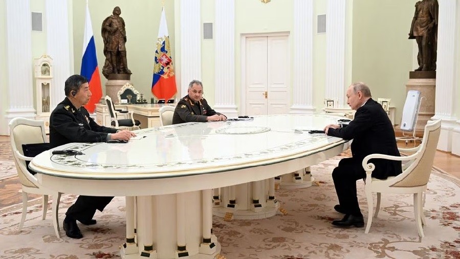 Chọn Nga bắt đầu chuyến công du sau nhậm chức, Bộ trưởng Quốc phòng Trung Quốc: Quan hệ hai nước ưu việt, đang kề vai sát cánh