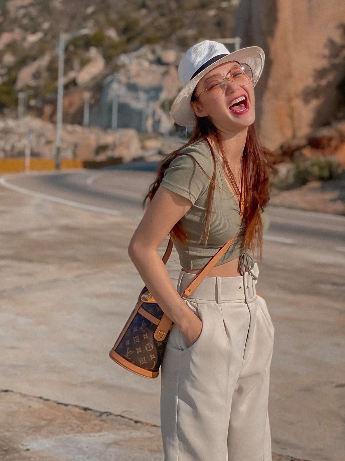 Minh Hằng xinh đẹp cùng những thiết kế túi hàng hiệu thanh lịch Minh Hằng xinh đẹp cùng những thiết kế túi hàng hiệu thanh lịch