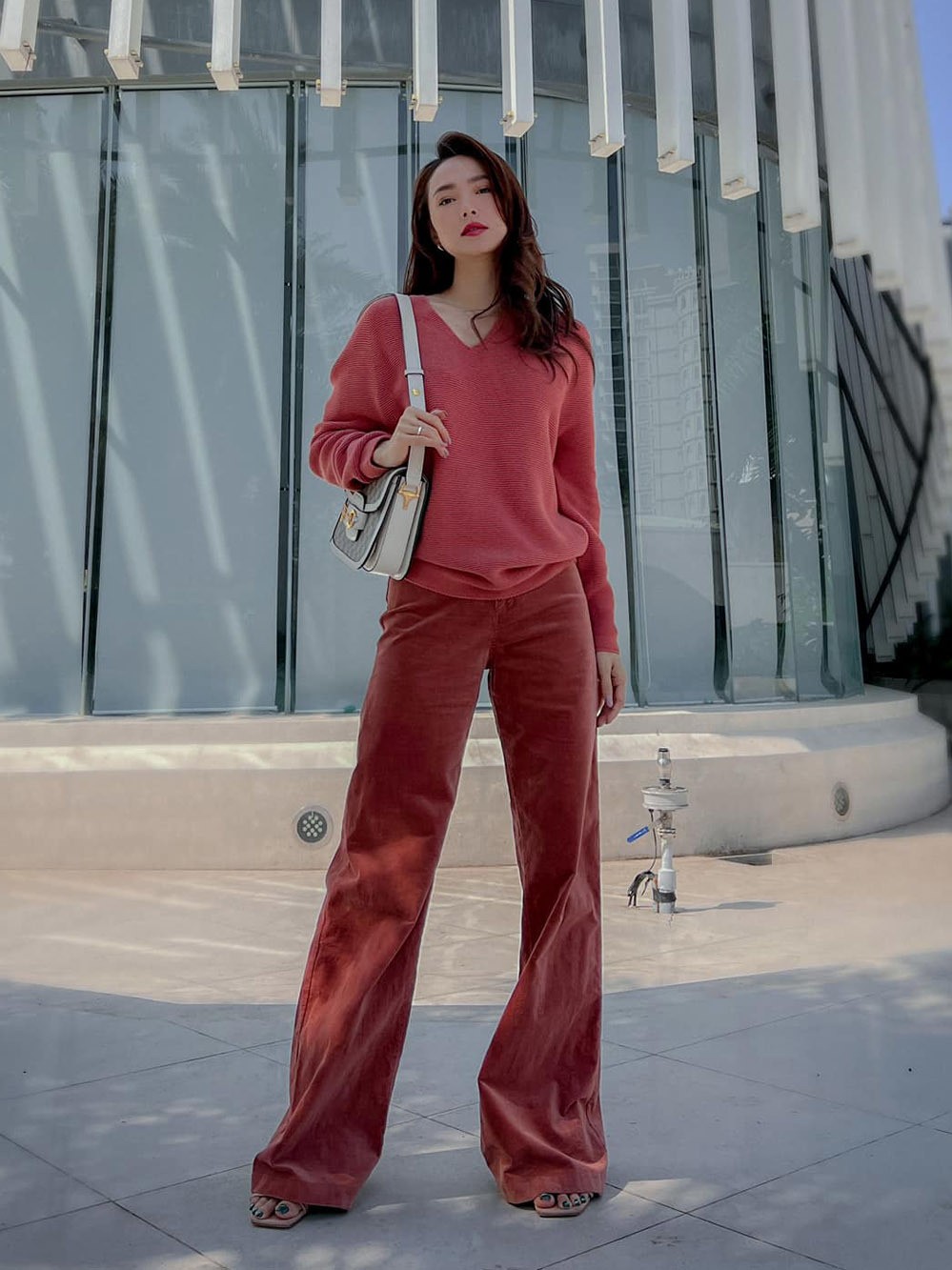 Minh Hằng xinh đẹp cùng những thiết kế túi hàng hiệu thanh lịch Minh Hằng xinh đẹp cùng những thiết kế túi hàng hiệu thanh lịch