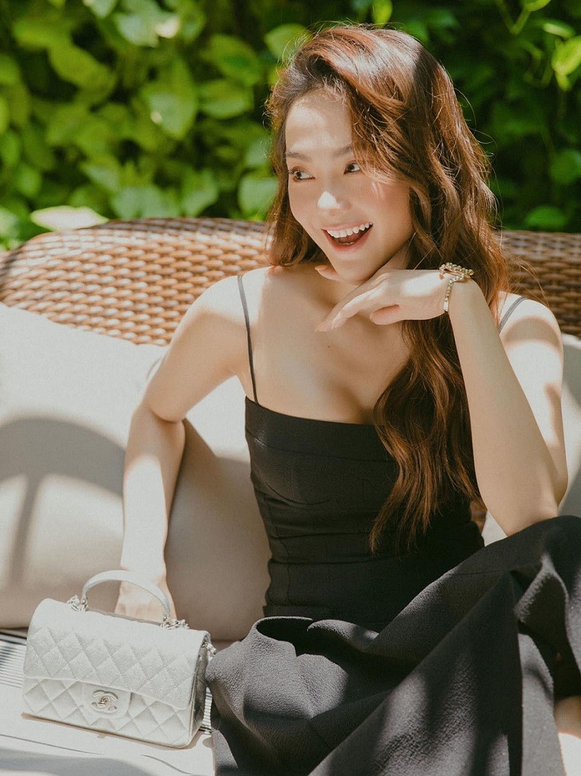 Minh Hằng xinh đẹp cùng những thiết kế túi hàng hiệu thanh lịch Minh Hằng xinh đẹp cùng những thiết kế túi hàng hiệu thanh lịch