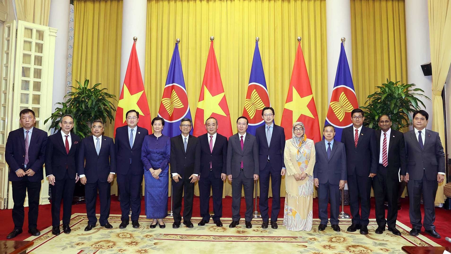 Chủ tịch nước Võ Văn Thưởng tiếp Đại sứ các nước ASEAN đến chào và chúc mừng
