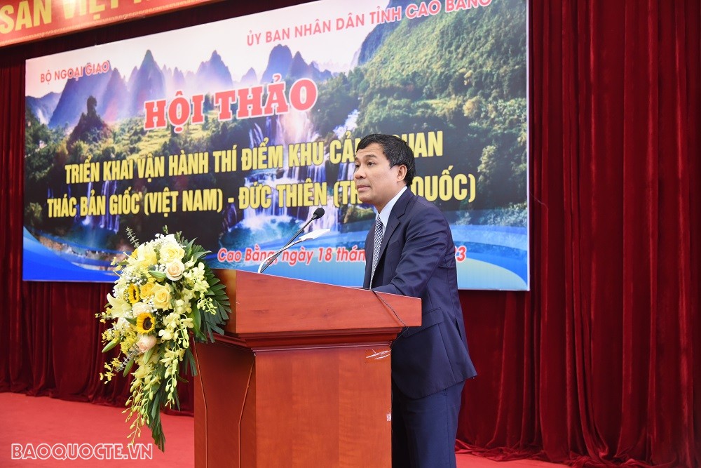 (04.18) Thứ trưởng Thường trực Bộ Ngoại giao, Chủ nhiệm Ủy ban Biên giới Quốc gia Nguyễn Minh Vũ phát biểu tại Hội thảo. (Ảnh: Minh Quân)