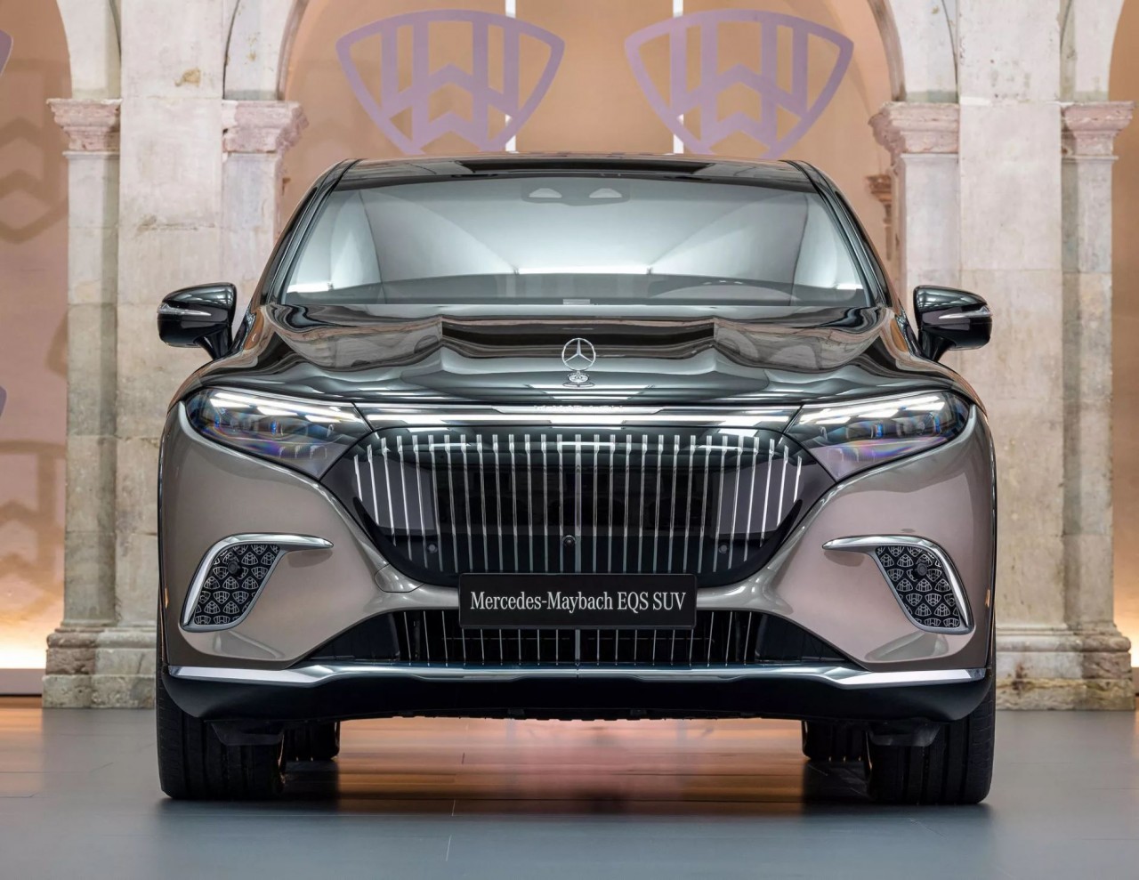 Cận cảnh xe điện Mercedes-Maybach EQS 680