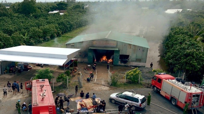 Lật mặt 6: Câu chuyện về cảnh đám cháy kho chiếu được thực hiện chân thực