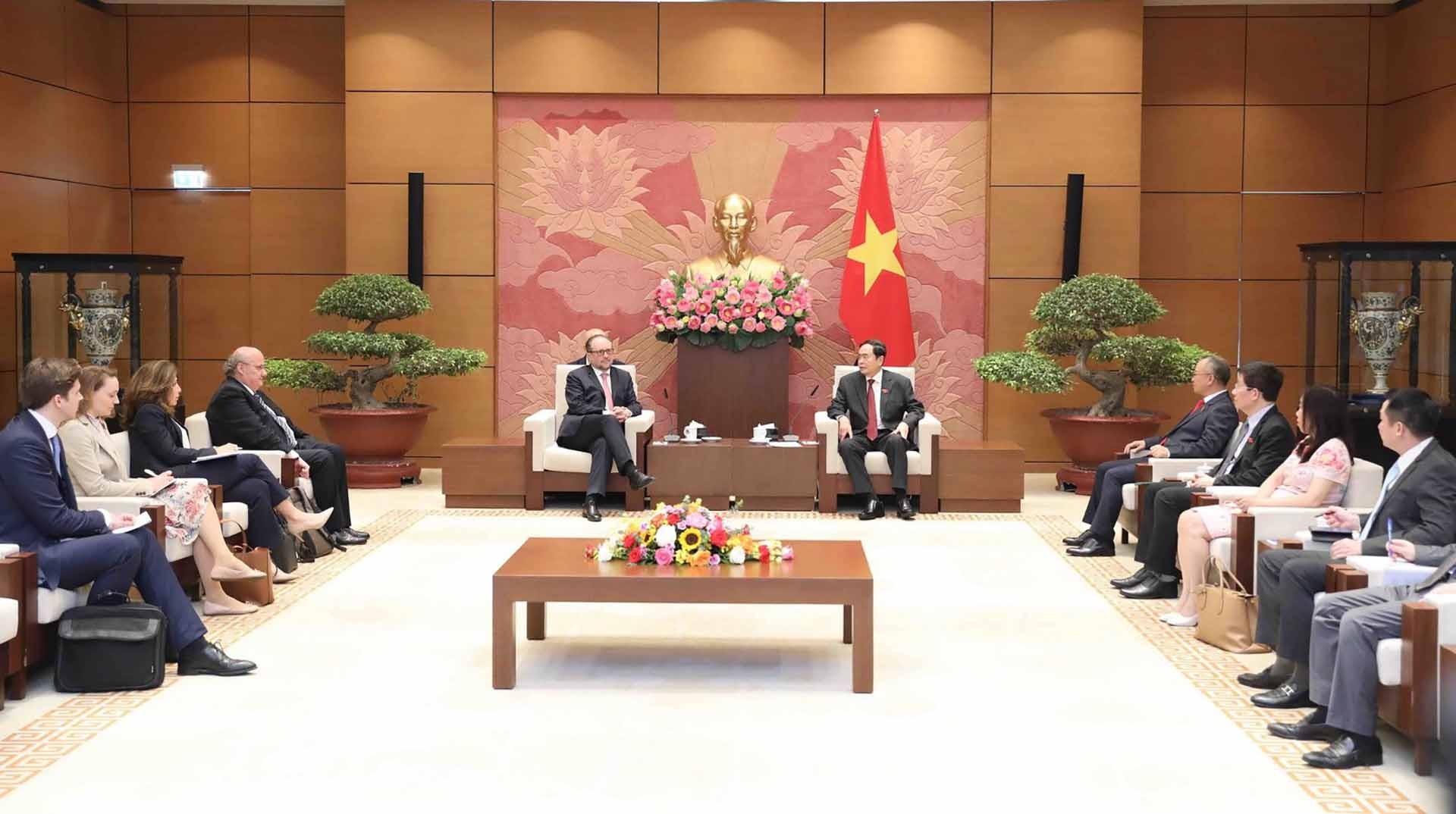 Phó Chủ tịch Thường trực Quốc hội Trần Thanh Mẫn tiếp Bộ trưởng Ngoại giao Cộng hòa Áo Alexander Schallenberg. (Nguồn: TTXVN)
