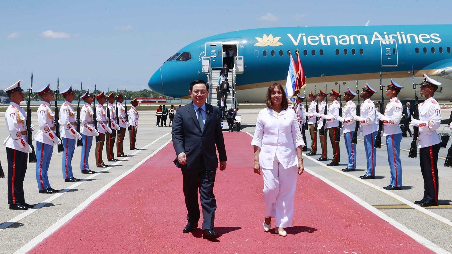 Chủ tịch Quốc hội Vương Đình Huệ bắt đầu thăm chính thức Cuba