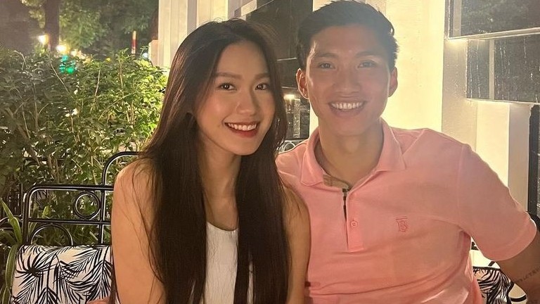 Doãn Hải My tình tứ bên bạn trai - cầu thủ Đoàn Văn Hậu