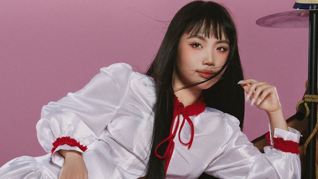 Phương Mỹ Chi gây bất ngờ với màn 'lột xác' tuổi 20