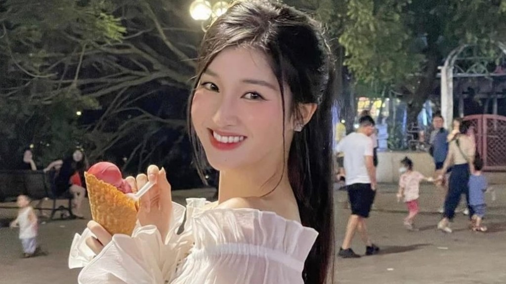 Sao Việt: Kiều Anh lên đồ thanh lịch, Phương Nhi ngọt ngào dạo phố