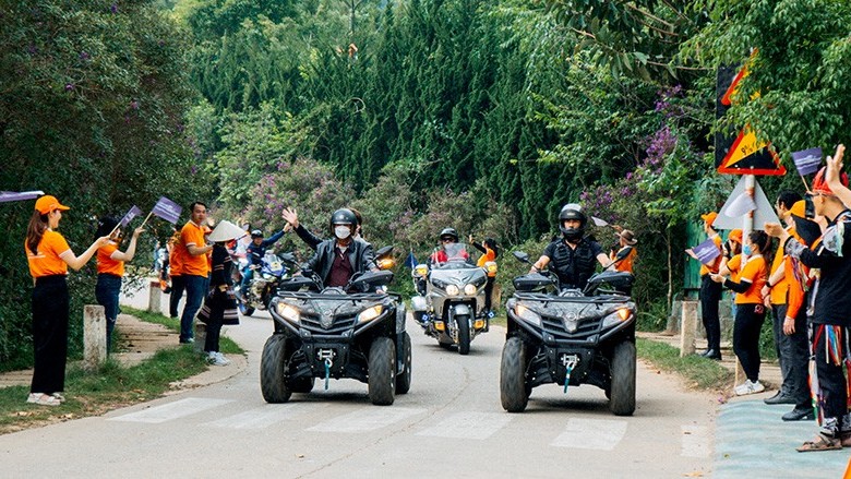 Gặp gỡ đoàn đua xe đạp tại Quần thể khu du lịch PINI