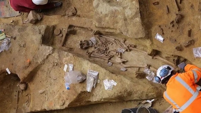 Pháp phát hiện nghĩa địa cổ đại gần 2.000 năm tuổi tại trung tâm thủ đô Paris