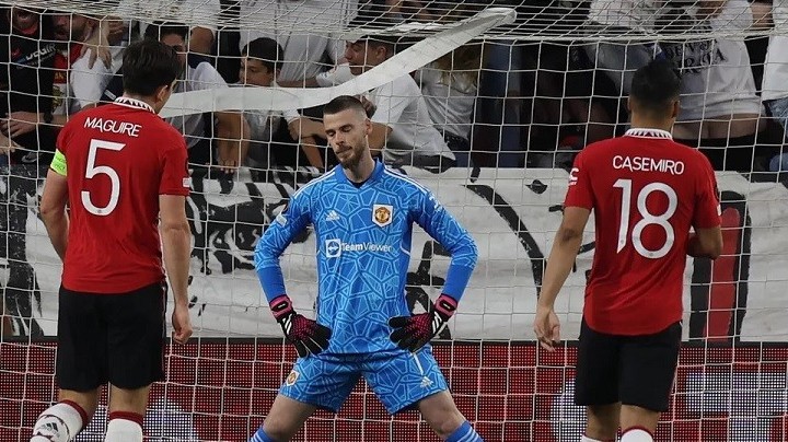 Man Utd để thua Sevilla, HLV Erik ten Hag giận giữ; CĐV chỉ trích Harry Maguire và thủ thành De Gea