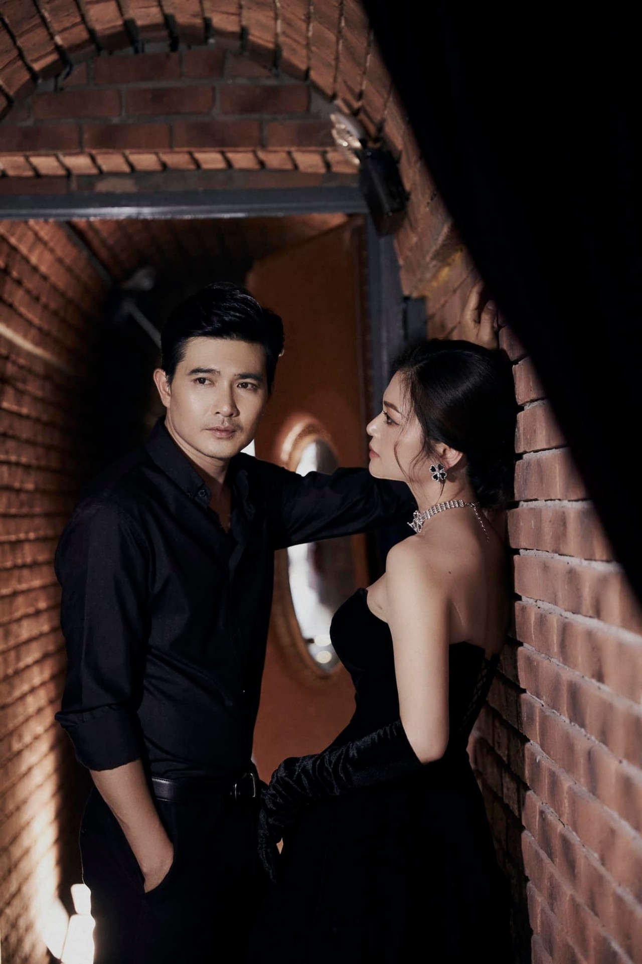 Kiều Anh đăng ảnh bên Quang Sự