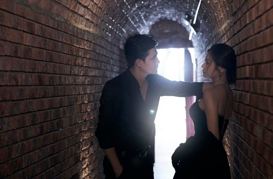 Kiều Anh đăng ảnh bên Quang Sự