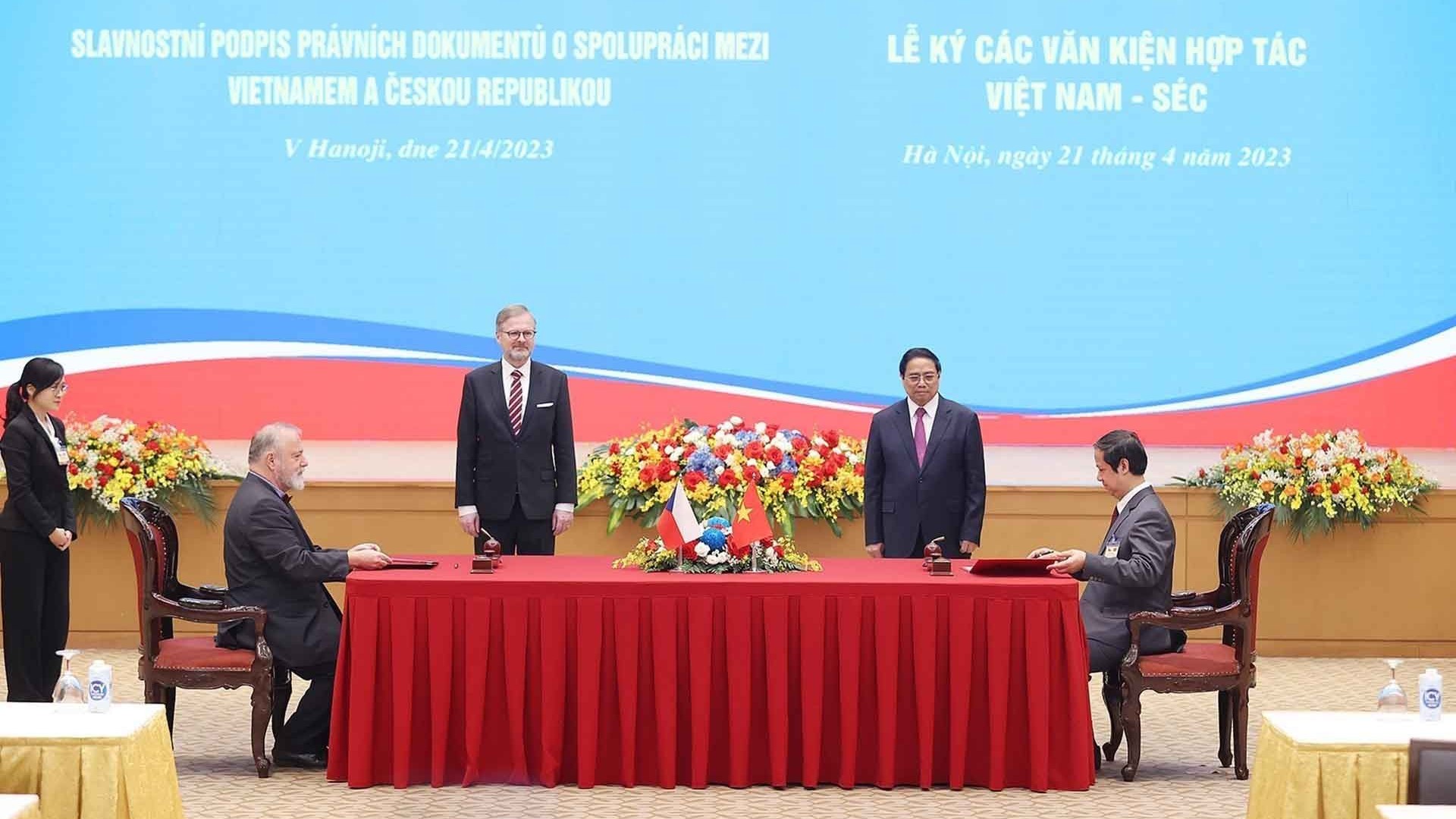 Thủ tướng Cộng hòa Czech kết thúc tốt đẹp chuyến thăm chính thức Việt Nam