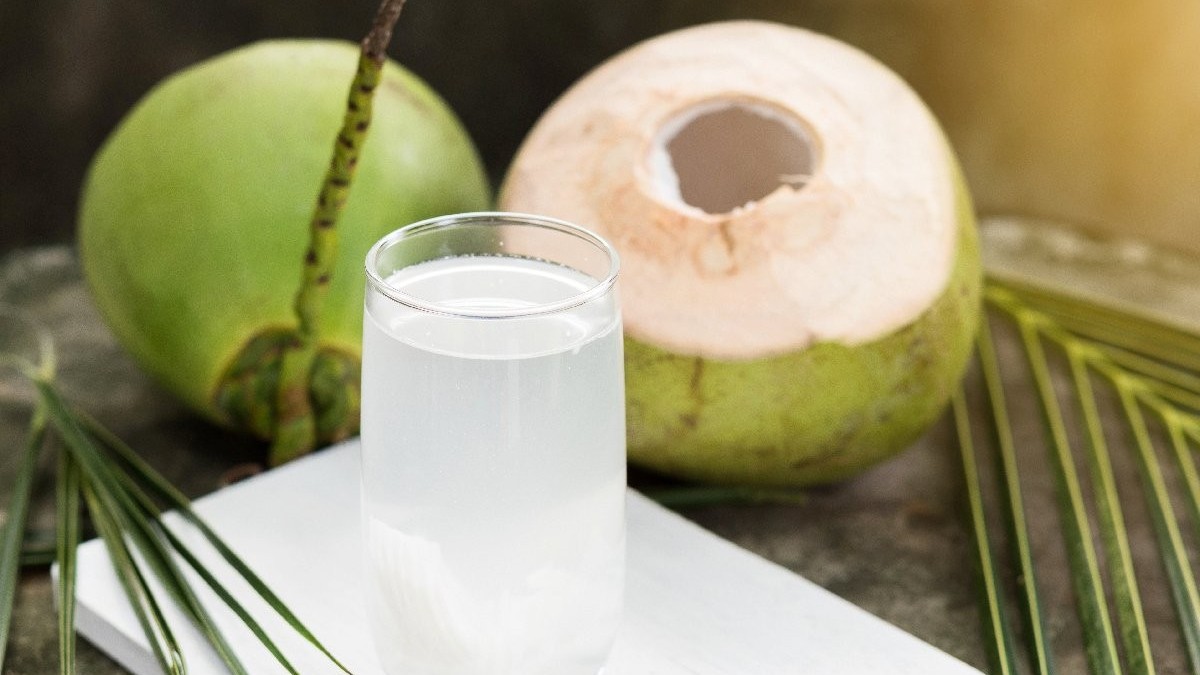 Lợi ích bất ngờ từ nước dừa, khoai tây, súp gà... với Covid-19