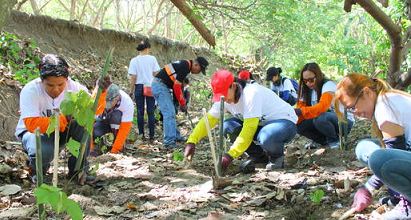 Sôi nổi hoạt động kỷ niệm Ngày Trái đất trên toàn cầu Sôi nổi hoạt động kỷ niệm Ngày Trái đất trên toàn cầu