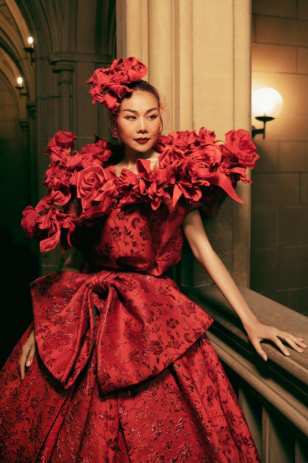 Siêu mẫu Thanh Hằng hóa đóa hoa