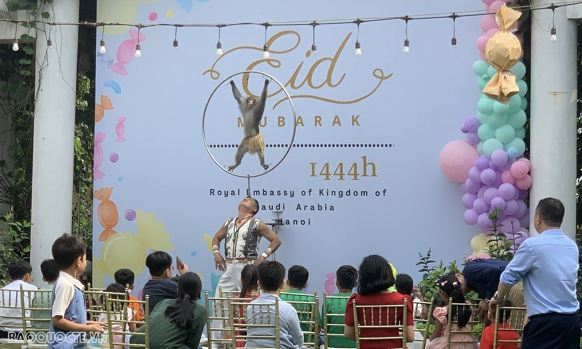 Đón mừng lễ Eid al-Fitr tràn ngập niềm vui tại Hà Nộii Đón mừng lễ Eid al-Fitr tràn ngập niềm vui tại Hà Nộii