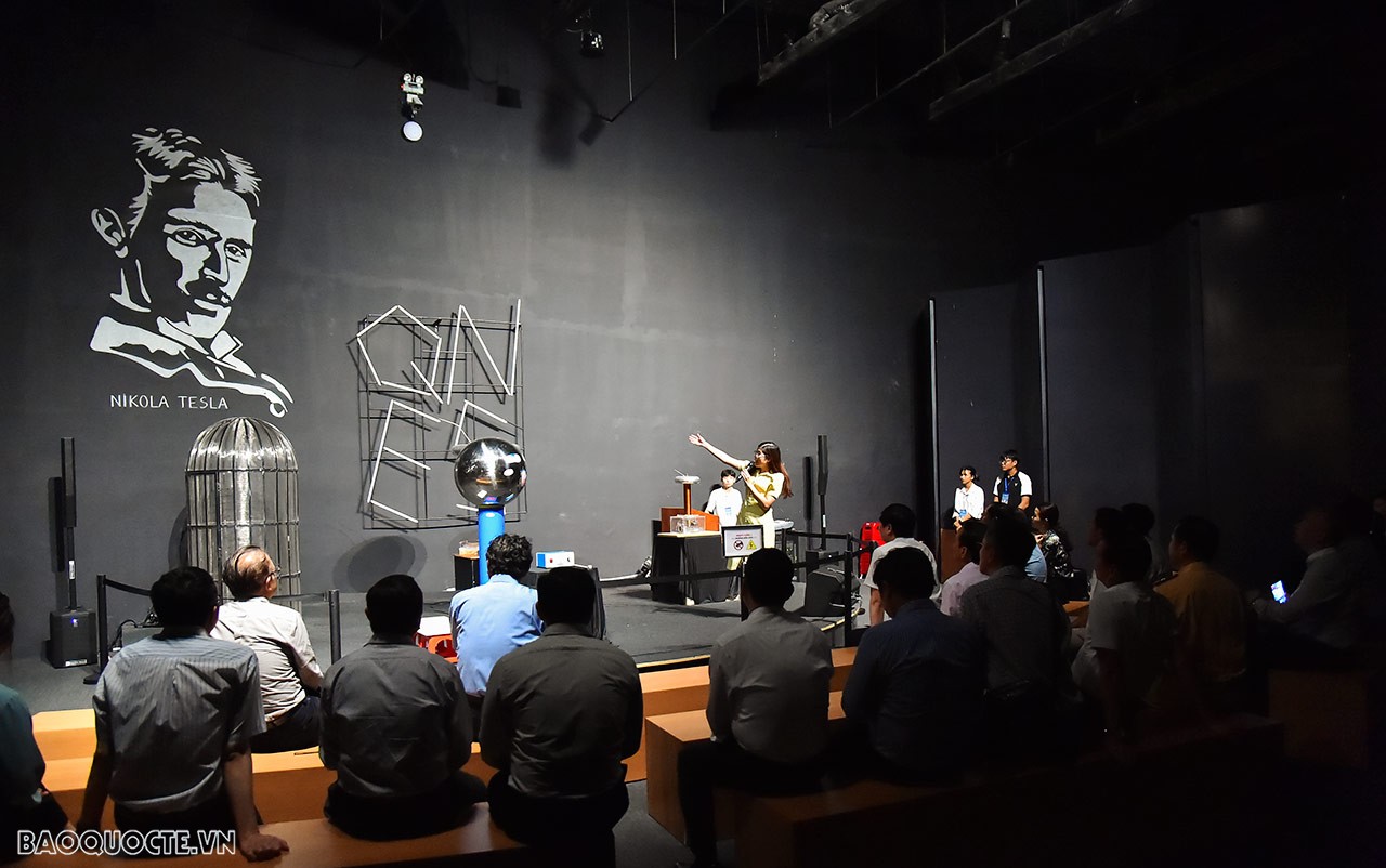 Bộ trưởng Ngoại giao Bùi Thanh Sơn dâng hương tại Bảo tàng Quang Trung, thăm làm việc tại VSIP Bình Định và 2 trung tâm khoa học