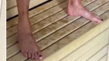 Cristiano Ronaldo gây sốt với việc đăng ảnh sơn móng chân