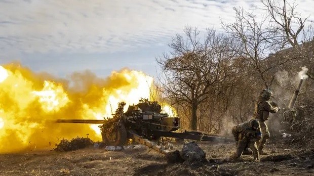 Xung đột Nga-Ukraine: Nguyên nhân khiến lượng tiền toàn cầu đổ vào quân sự cao kỷ lục, cảng ở Crimea đang bị tấn công