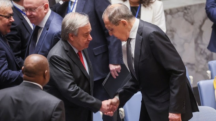 Điểm tin thế giới sáng 25/4: Đánh bom đồn cảnh sát Pakistan, Ngoại trưởng Nga bị chỉ trích, Anh mở rộng trừng phạt Iran