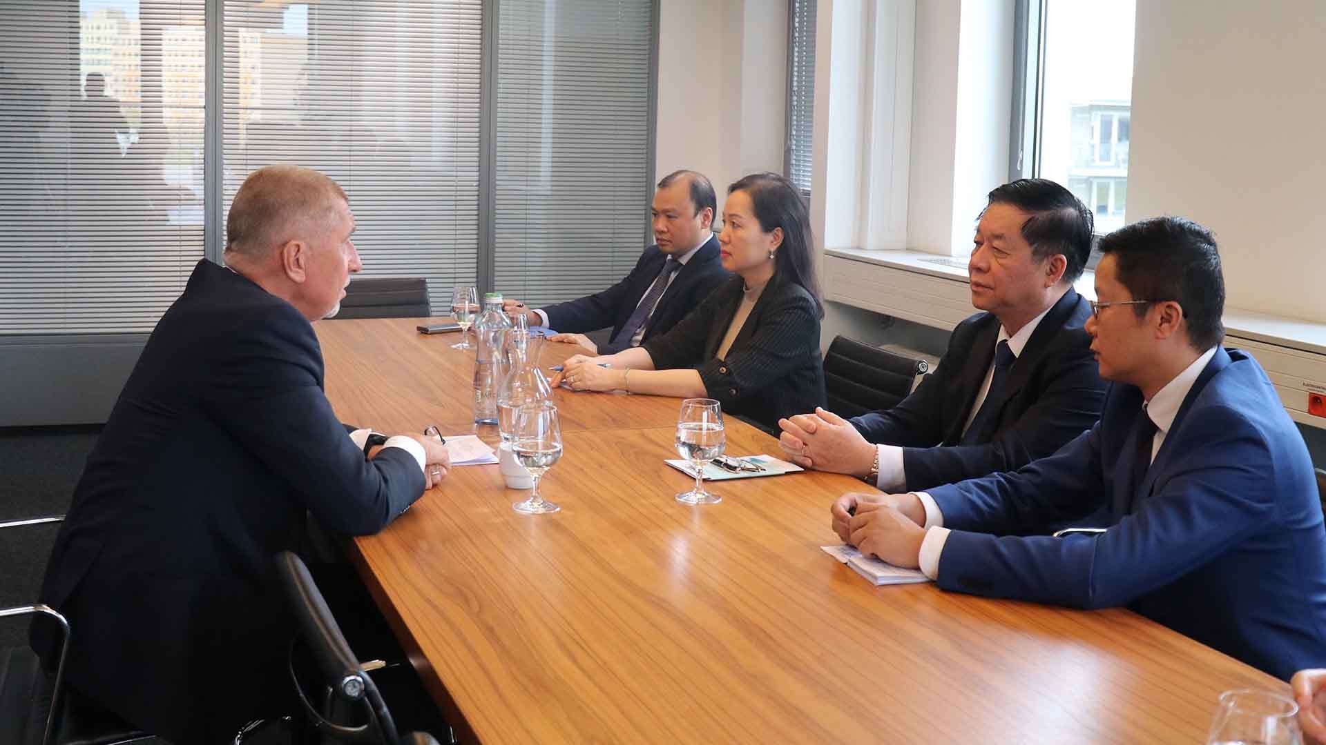 Đoàn đại biểu Đảng Cộng sản Việt Nam thăm và làm việc tại Czech