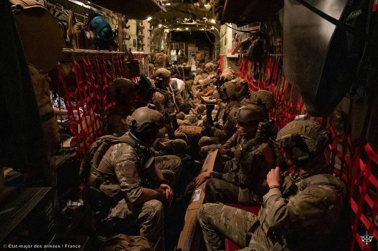 Xung đột ở Sudan căng ‘như dây đàn’, cộng đồng quốc tế sơ tán khẩn cấp