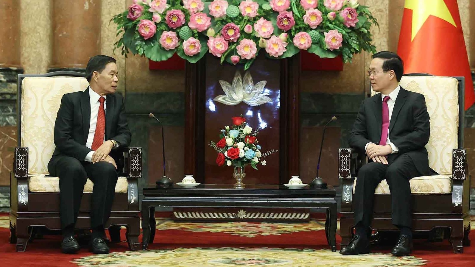 Chủ tịch nước Võ Văn Thưởng tiếp Đoàn đại biểu Trung ương Mặt trận Lào xây dựng đất nước