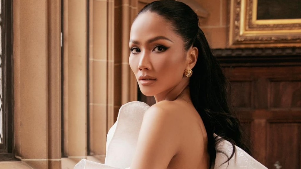 Hoa hậu H’Hen Niê đẹp xuất sắc trong các thiết kế của Đỗ Mạnh Cường