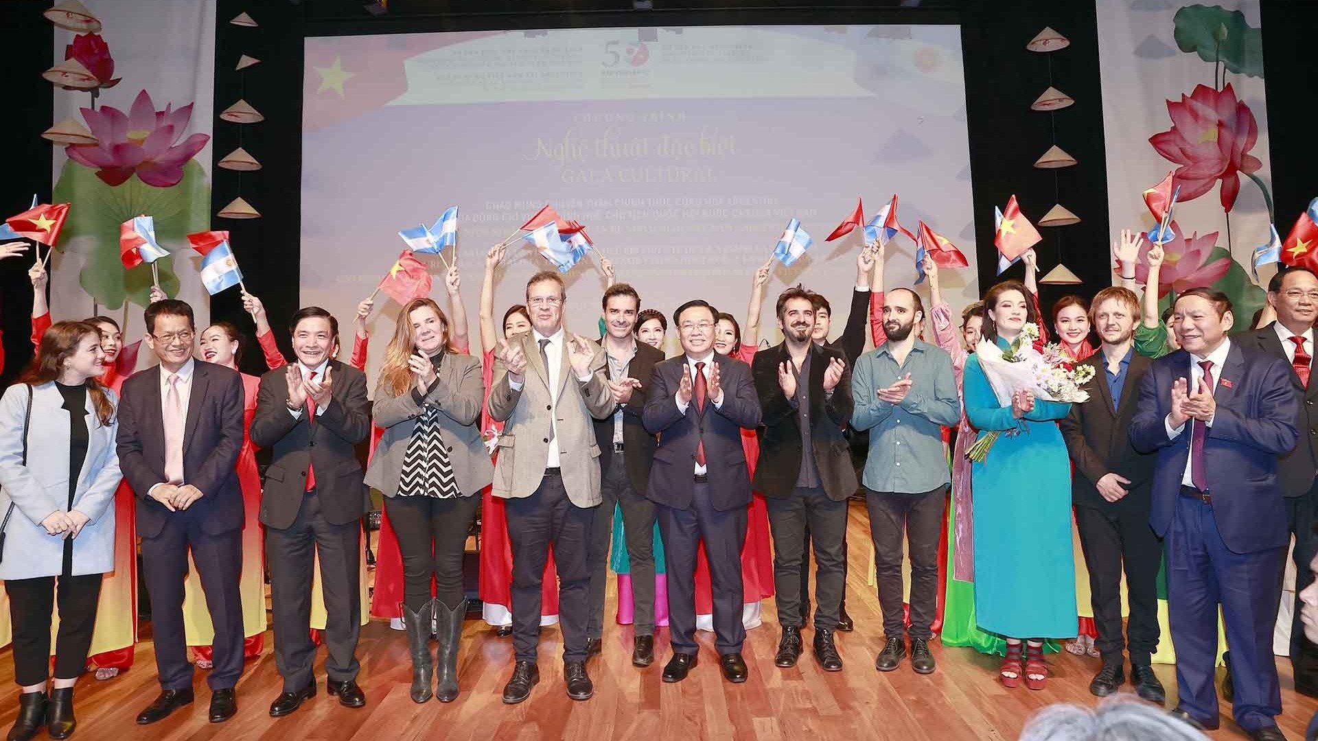 Chương trình nghệ thuật đặc biệt kỷ niệm 50 năm thiết lập quan hệ ngoại giao Việt Nam-Argentina