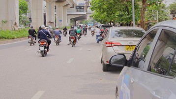 Dự báo thời tiết đêm nay và ngày mai (26-27/4): Hà Nội trưa chiều trời nắng; Bắc Bộ lạnh về đêm và sáng sớm; Tây Nguyên, Nam Bộ nắng nóng