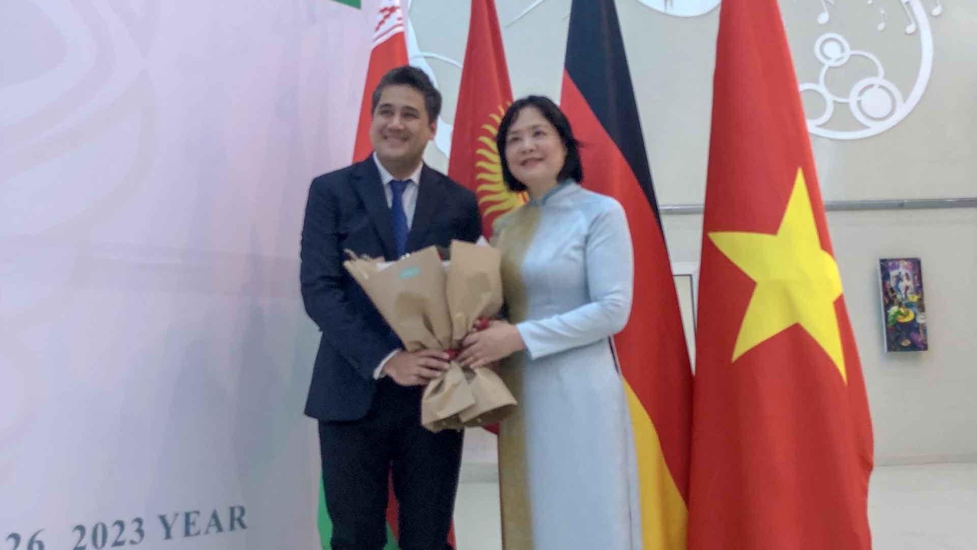 Nghệ sĩ ưu tú Bùi Công Duy trở thành Giáo sư danh dự của trường Đại học Nghệ thuật quốc gia Kazakhstan