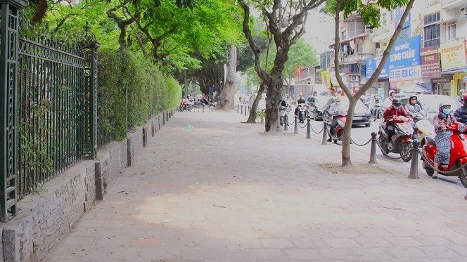 Dự báo thời tiết đêm nay và ngày mai (27-28/4): Hà Nội và cả nước ngày nắng; Đông Bắc Bộ chiều tối mai cục bộ mưa to đến rất to