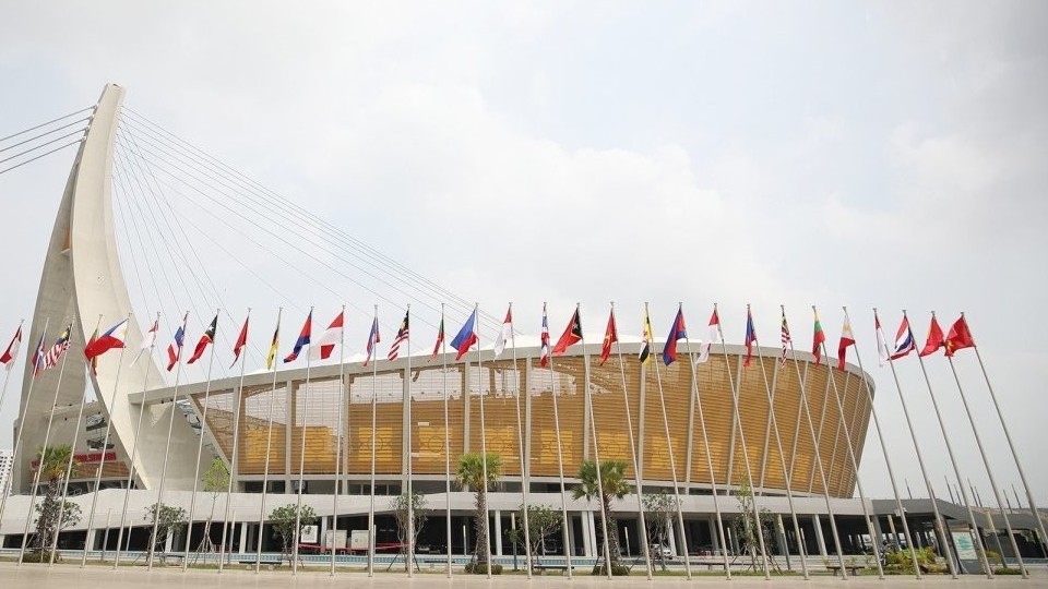 HLV Issara Sritaro cùng các học trò U22 Thái Lan sẵn sàng cho kỳ SEA Games 32