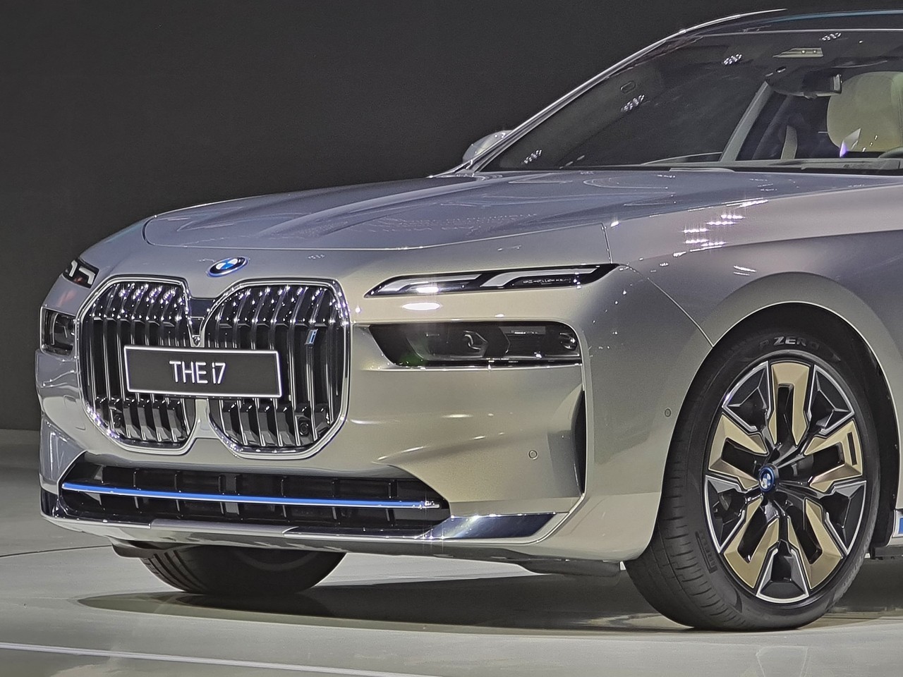 Cận cảnh xe điện BMW i7 ra mắt tại Việt Nam, giá từ 4,8 tỷ đồng Cận cảnh xe điện BMW i7 ra mắt tại Việt Nam, giá từ 4,8 tỷ đồng